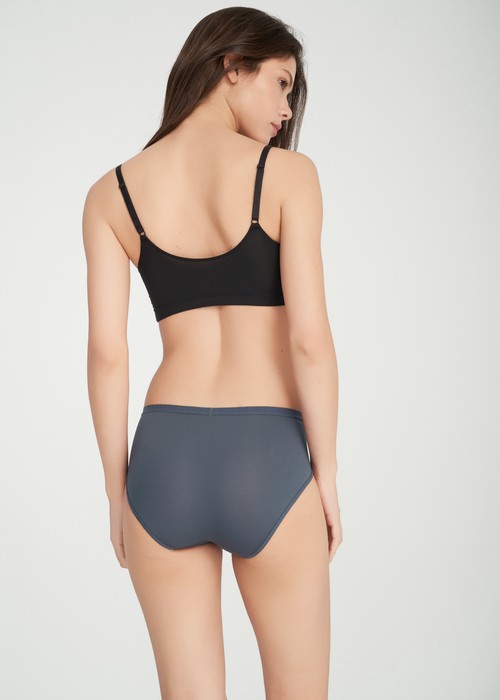 冰絲涼感抗菌．中腰三角內褲(冰島綠)