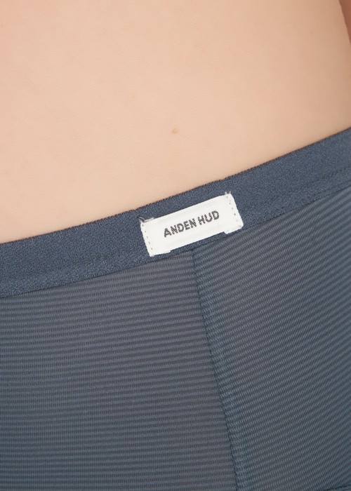 冰絲涼感抗菌．中腰三角內褲（冰川藍）