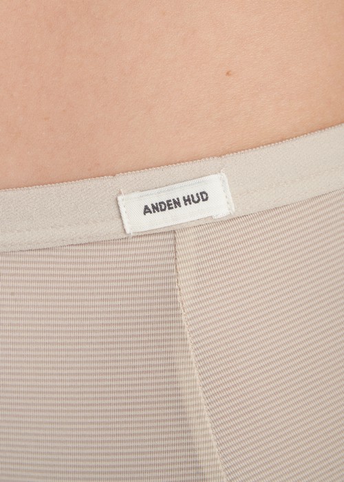 冰絲涼感抗菌．中腰三角內褲（月光灰）