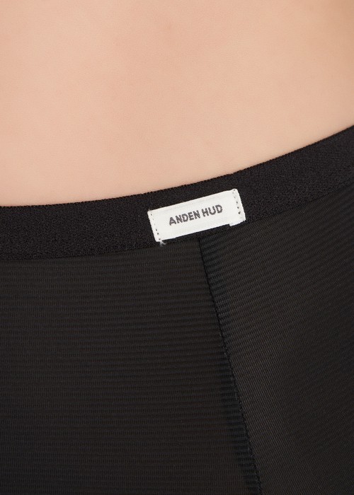 冰絲涼感抗菌．高腰三角內褲(冰島綠)