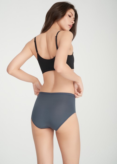 冰絲涼感抗菌．高腰三角內褲(冰島綠)