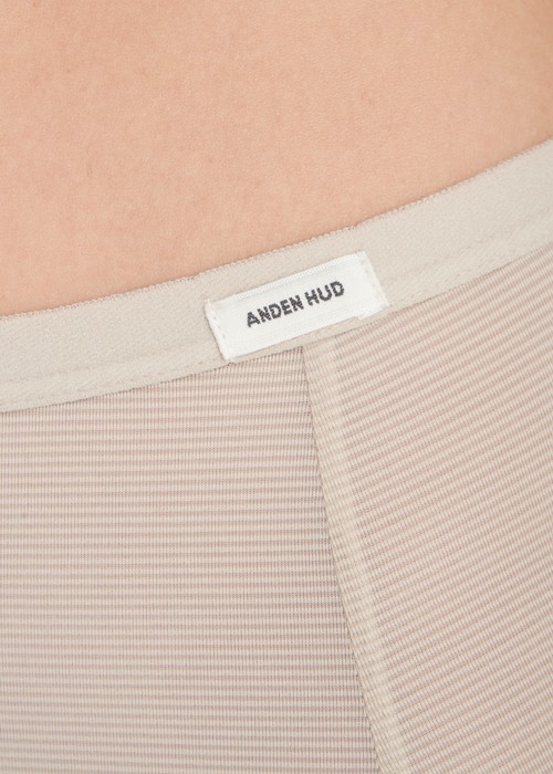 冰絲涼感抗菌．高腰三角內褲（月光灰）