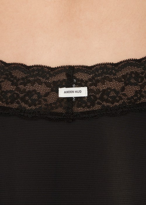 XXL 冰絲涼感抗菌．窄版V蕾絲高腰三角內褲(月光灰)