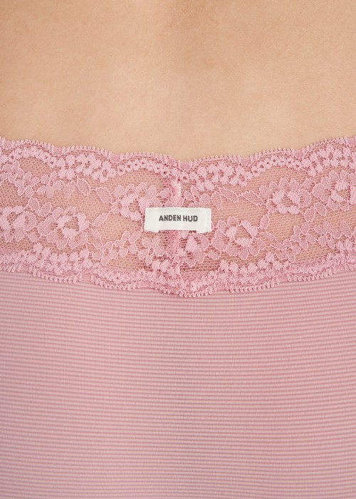 冰絲涼感抗菌．窄版V蕾絲高腰三角內褲（微風粉）