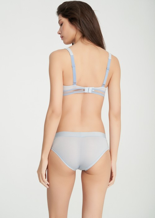 冰絲涼感抗菌．親膚中腰三角內褲(冰島綠)