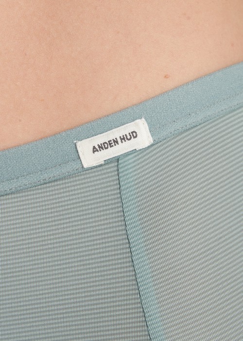 冰絲涼感．高腰生理褲（冰島綠）