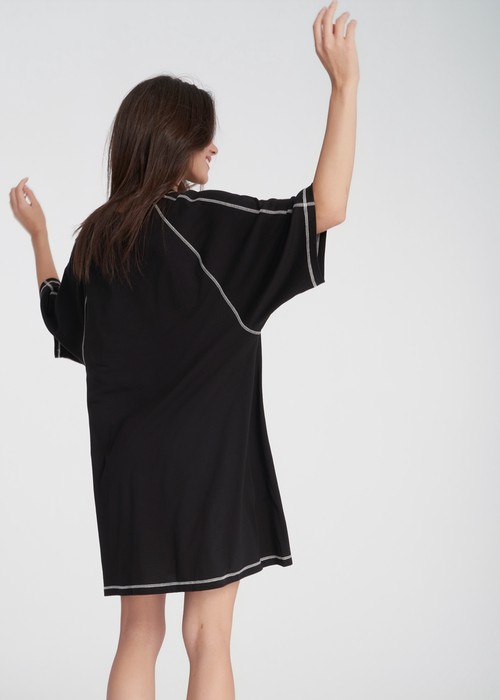 連身_Hello Kitty系列．拉格蘭飾線五分袖睡衣(黑色-曬黑)