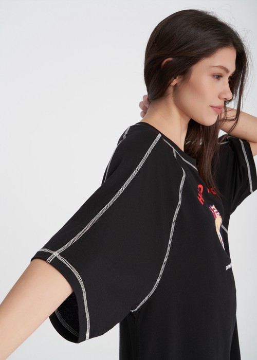 連身_Hello Kitty系列．拉格蘭飾線五分袖睡衣(黑色-曬黑)