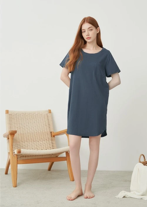 連身_Soft Clouds．純棉反摺短袖口袋開叉睡衣（隱夜藍）