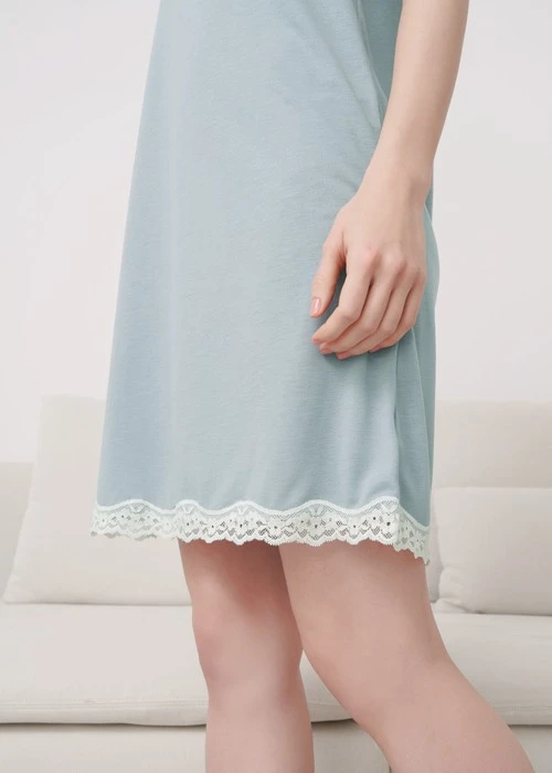 連身_Soft Clouds．蕾絲拼接居家肩帶睡衣(流光藍)