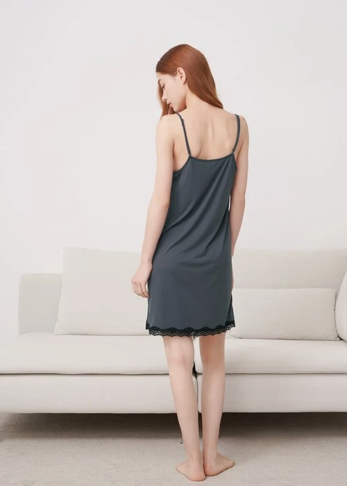 連身_Soft Clouds．蕾絲拼接居家肩帶睡衣(流光藍)