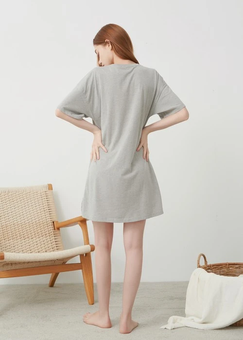 連身_Soft Clouds．圓領不收邊短袖睡衣(星系藍-刺繡雲朵)