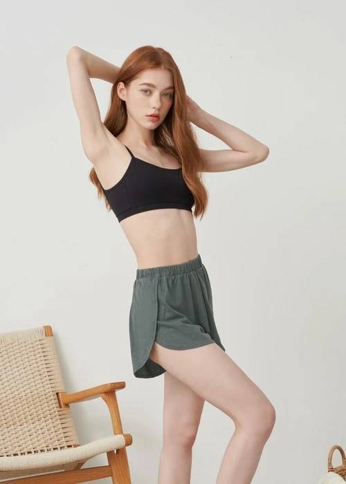 下身_Soft Clouds．吸濕排汗褲脇大叉居家短褲(風暴灰)