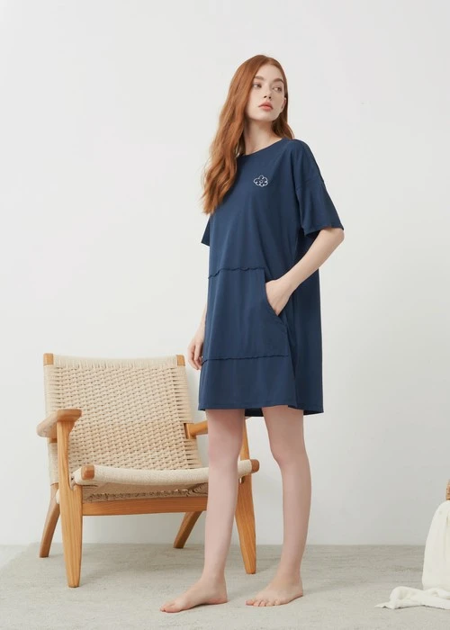 連身_Soft Clouds．圓領不收邊短袖睡衣(星系藍-刺繡雲朵)