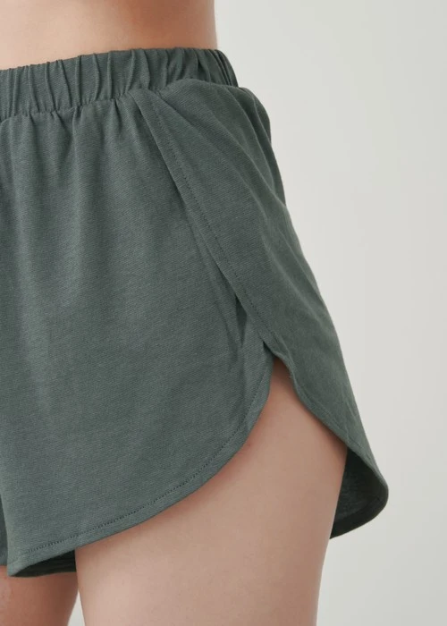 下身_Soft Clouds．吸濕排汗褲脇大叉居家短褲(風暴灰)