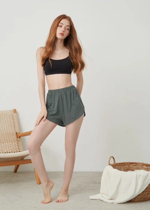 下身_Soft Clouds．吸濕排汗褲脇大叉居家短褲(風暴灰)