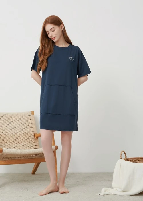 連身_Soft Clouds．圓領不收邊短袖睡衣(星系藍-刺繡雲朵)