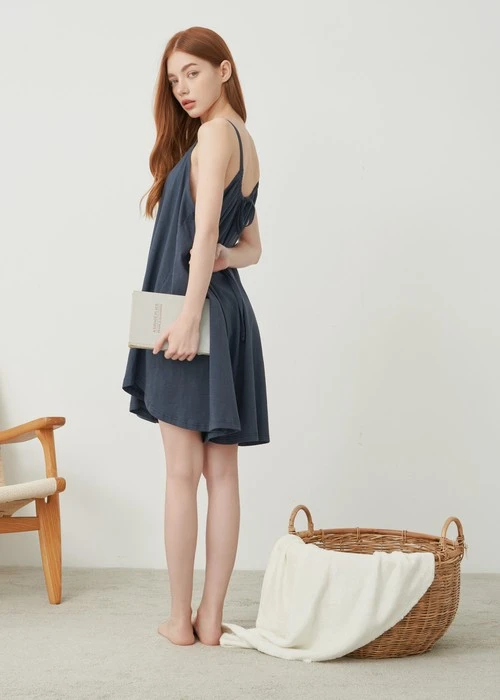 連身_Soft Clouds．純棉後綁帶寬鬆肩帶連身褲(隱夜藍)