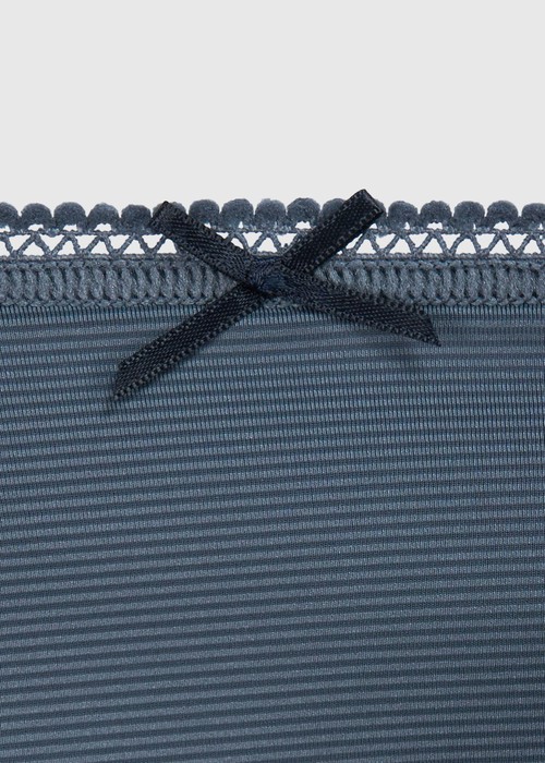 女童三入組_ 冰絲涼感抗菌．球球緊帶三角內褲(微風粉/天際藍/冰川藍)