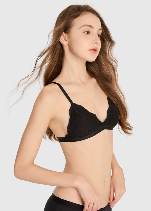 Wish you roses．三角杯蕾絲交叉 V 領短版 Bra Top(米白)