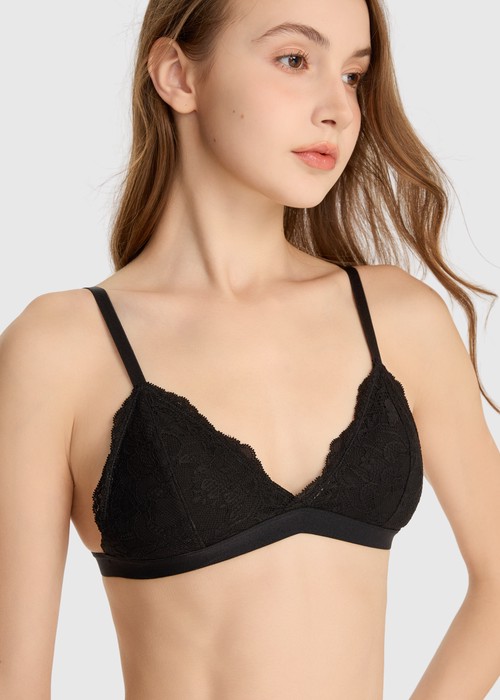 Wish you roses．三角杯蕾絲交叉 V 領短版 Bra Top(米白)