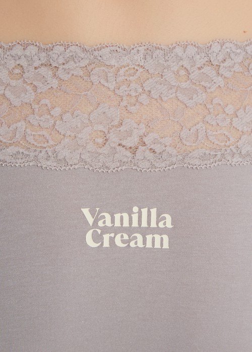 XXL Sweet Moment．抓皺蕾絲中腰三角內褲(氣質灰-Cream)