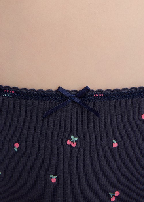 Gelato Club．花邊中腰三角內褲(黑-cherry)