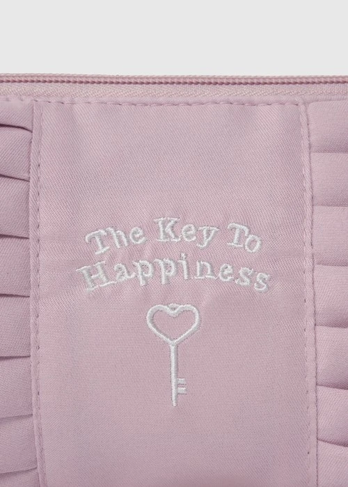 Happiness．刺繡荷葉邊化妝包（灰粉-刺繡鑰匙）