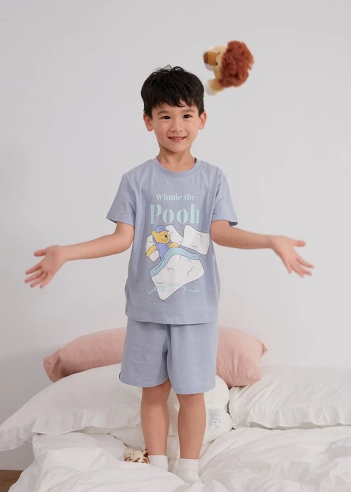 兒童上衣_小熊維尼系列．吸濕排汗圓領基本短袖上衣(幸福藍-睡覺維尼)