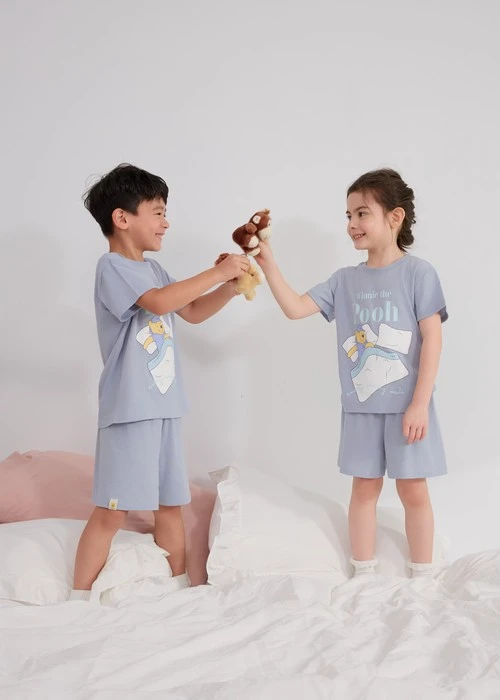 兒童成套_小熊維尼系列．吸濕排汗圓領基本短袖睡衣（幸福藍-睡覺維尼）