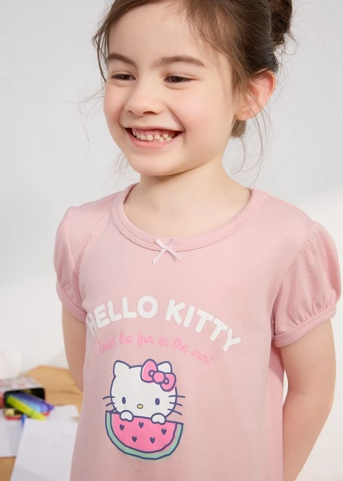兒童連身_Hello Kitty系列．圓領公主短袖睡衣（蜜桃粉-愛心西瓜）