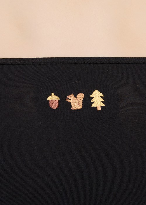 Creamy Autumn．細邊中腰三角內褲（黑-刺繡松鼠森林）