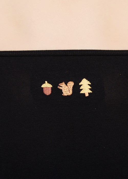 Creamy Autumn．細邊中腰三角內褲（黑-刺繡松鼠森林）