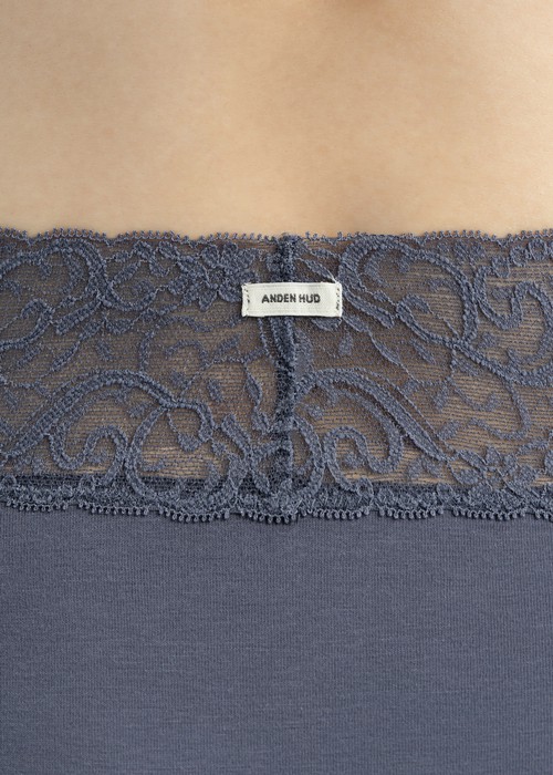 Classic．Ultra High Rise Cotton V Lace Waist Brief Panty（Folkstone Gray）