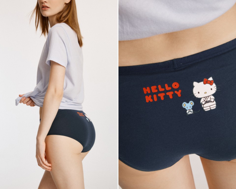 Hello Kitty懷舊系列．中腰三角內褲(藍點點-看書)
